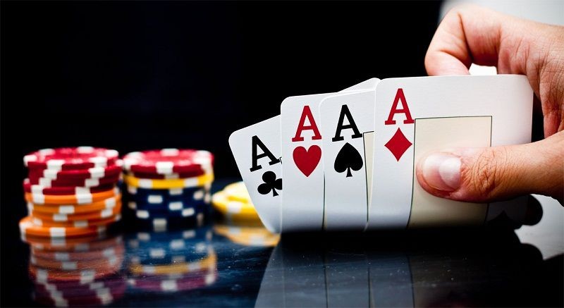 Mơ thấy đang đánh bài là điềm gì? Đánh số mấy lãi to? 7 Giấc mơ đánh bài quẹt lọ nồi mang ý nghĩa tốt lành và may mắn