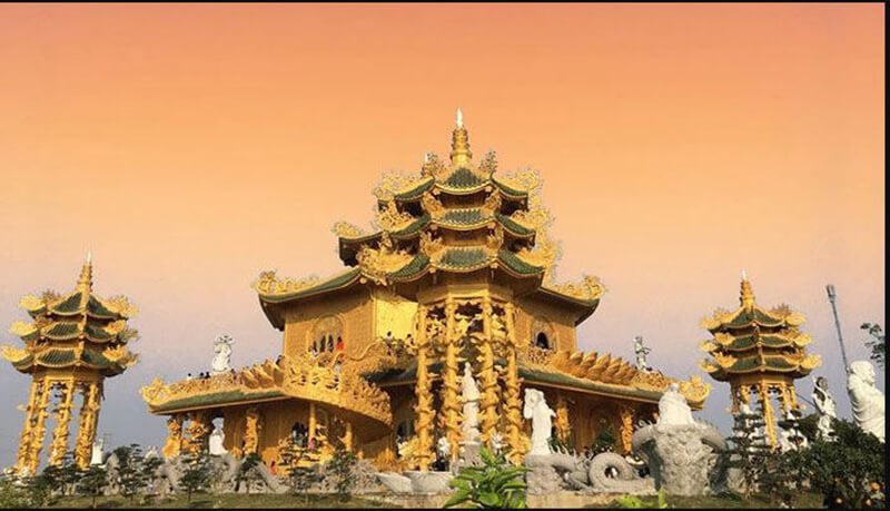 Mơ thấy đi chùa có điềm gì? Đánh con số nào thu lãi lớn? 6 Chiêm bao thấy đi chùa cùng với chồng hiện tại