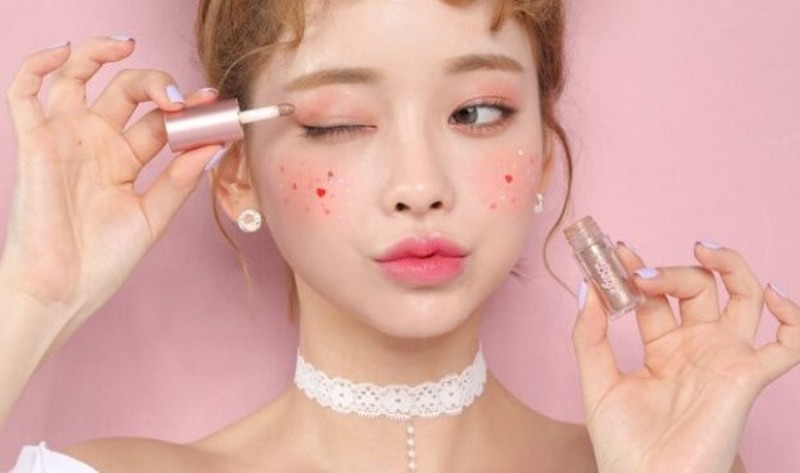 Ngủ mơ thấy makeup đánh các số nào phát tài nhanh chóng? 7 Mộng thấy mình đang make cho một trong những người thân