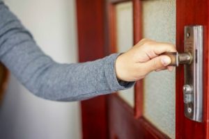 mo thay nguoi la vao nha