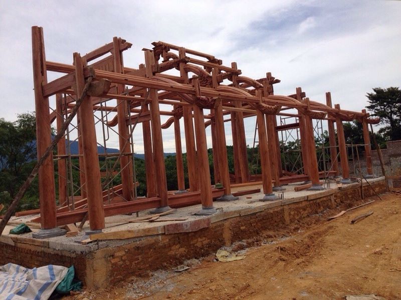 Dựng nhà bằng gỗ là giấc mơ báo hiệu sự khó khăn trong gia đình