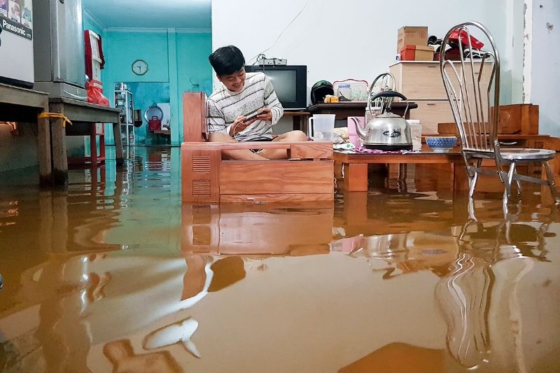 Nếu bạn mơ nước nóng chảy vào nhà là lời nhắc cẩn trọng