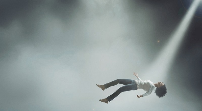 mo thay nguoi than dang song bi chet